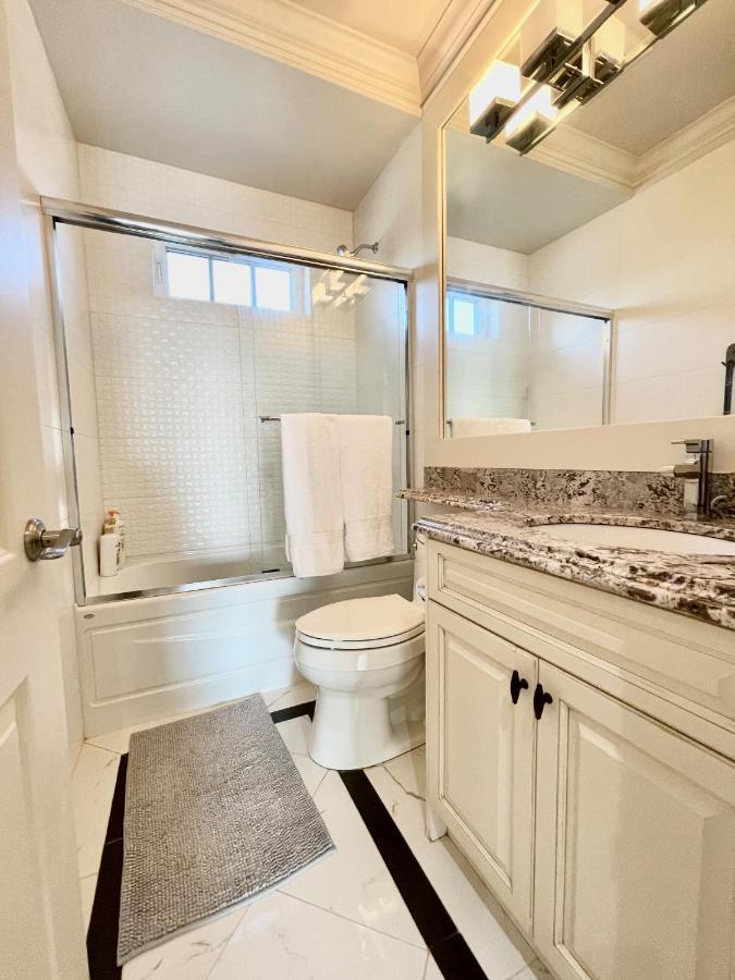 Vancouver Luxury Guesthouse エクステリア 写真