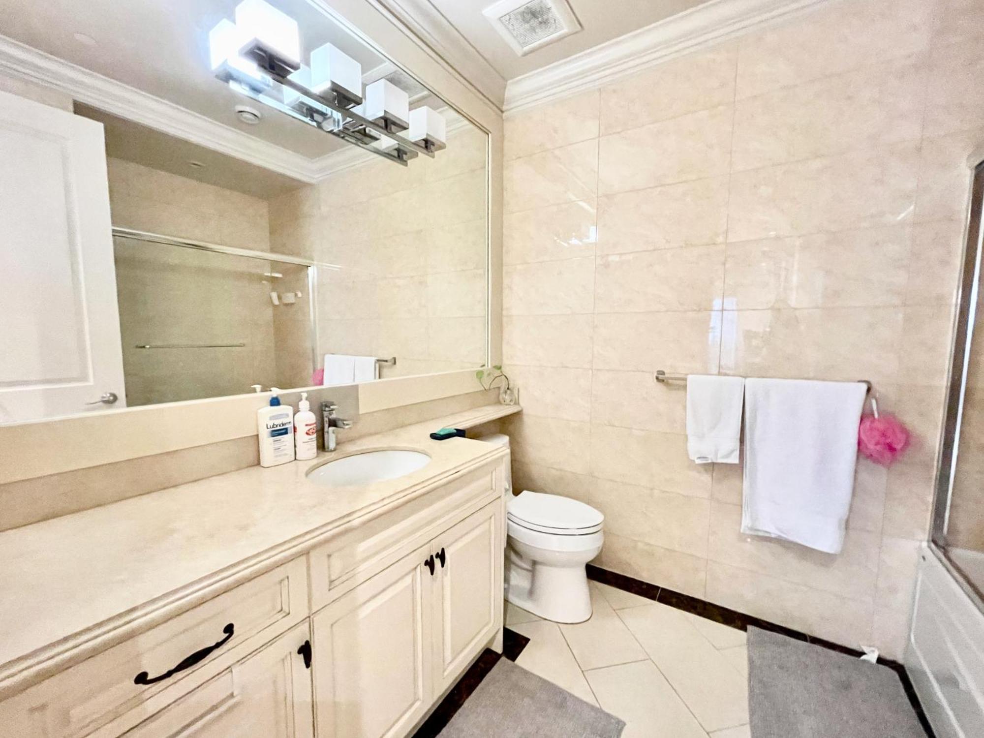 Vancouver Luxury Guesthouse エクステリア 写真